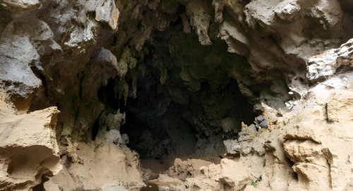 Laos, sette cercatori d'oro intrappolati in una grotta: la corsa contro il tempo dei soccorritori